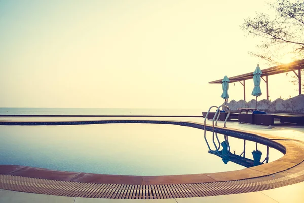 Gyönyörű Luxus Szabadtéri Medencét Szálloda Resort Napkelte Idő Nyaralás Koncepció — Stock Fotó