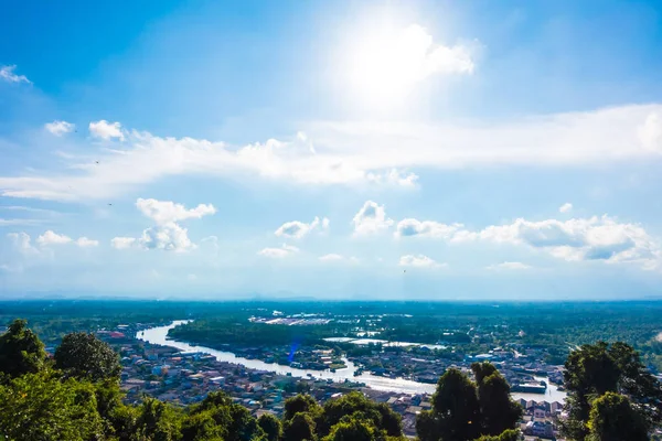 Nokta matsee deniz ve dağ ile Tayland chumphon ilinde görüntülemek