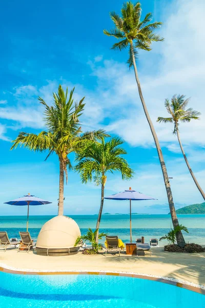 Guarda Chuva Cadeira Torno Piscina Hotel Resort Para Viagens Férias — Fotografia de Stock