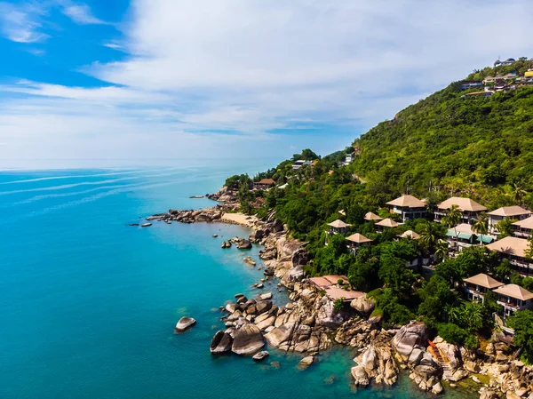 Güzel tropikal plaj ve deniz hurma ve koh samui Adası seyahat ve tatil için diğer ağacında havadan görünümü