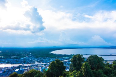 Nokta matsee deniz ve dağ ile Tayland chumphon ilinde görüntülemek