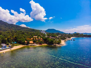 Güzel tropikal plaj ve deniz hurma ve koh samui Adası seyahat ve tatil için diğer ağacında havadan görünümü