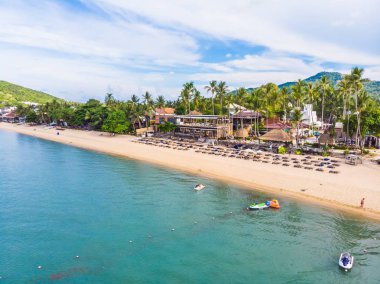 Güzel tropikal plaj ve deniz hurma ve koh samui Adası seyahat ve tatil için diğer ağacında havadan görünümü