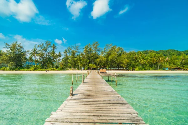 Träbrygga Eller Bridge Med Tropiska Stranden Och Havet Paradise Island — Stockfoto