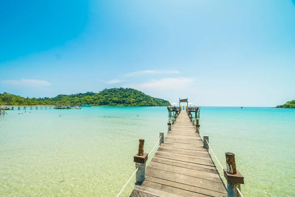 Träbrygga Eller Bridge Med Tropiska Stranden Och Havet Paradise Island — Stockfoto