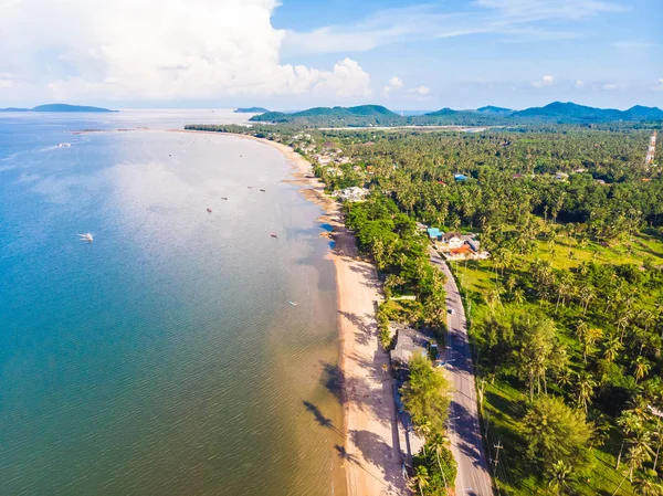 Plaj ve deniz chumphon İl Tayland seyahat ve tatil için güzel havadan görünümü