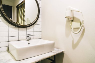 Musluk ve lavabo banyo iç dekorasyon