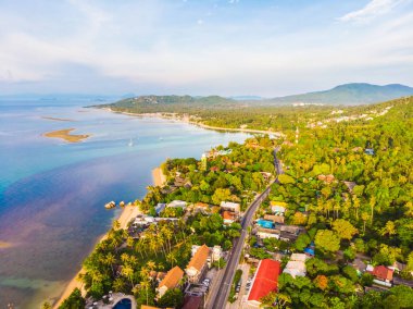 Güzel tropikal plaj ve deniz hurma ve koh samui Adası seyahat ve tatil için diğer ağacında havadan görünümü