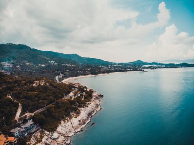 Güzel tropikal plaj ve deniz hurma ve koh samui Adası seyahat ve tatil için diğer ağacında havadan görünümü