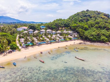 Güzel tropikal plaj ve deniz hurma ve koh samui Adası seyahat ve tatil için diğer ağacında havadan görünümü