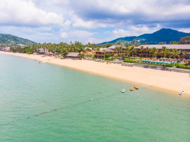 Güzel tropikal plaj ve deniz hurma ve koh samui Adası seyahat ve tatil için diğer ağacında havadan görünümü