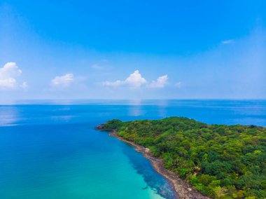 Plaj ve deniz paradise Island tatil için Hindistan cevizi hurma ağacı ile güzel havadan görünümü