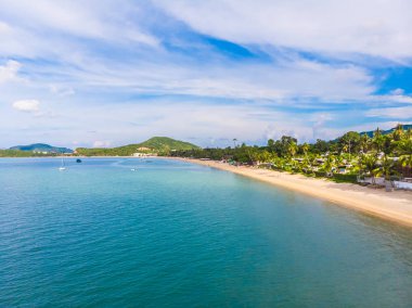 Güzel tropikal plaj ve deniz hurma ve koh samui Adası seyahat ve tatil için diğer ağacında havadan görünümü