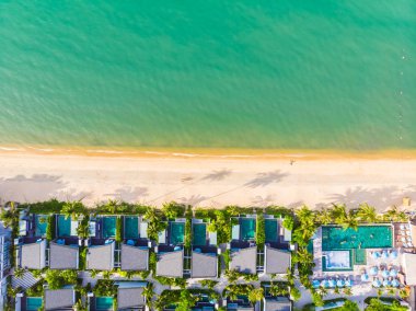 Güzel tropikal plaj ve deniz hurma ve koh samui Adası seyahat ve tatil için diğer ağacında havadan görünümü