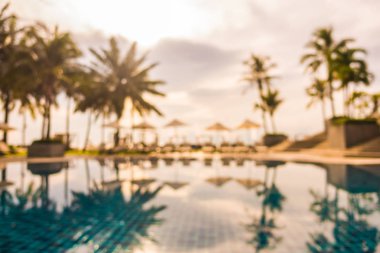 Soyut bulanıklık ve ufuk güzel açık yüzme havuzunda otel ve tatil seyahat ve tatil için