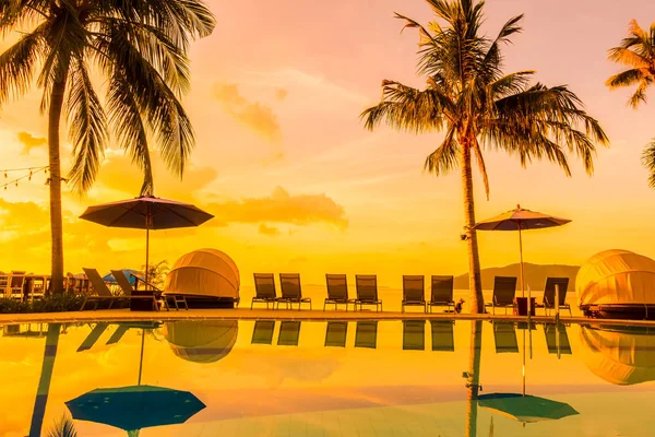 Napernyő Szék Luxus Szálloda Resort Napkelte Idő Utazás Nyaralás Medence — Stock Fotó