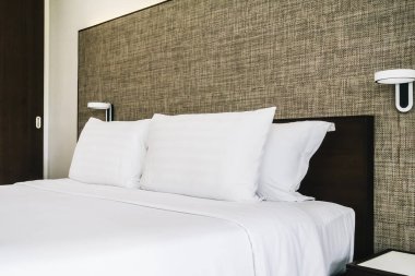 Otel yatak yatak dekorasyon iç beyaz rahat yastık