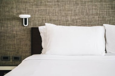 Otel yatak yatak dekorasyon iç beyaz rahat yastık