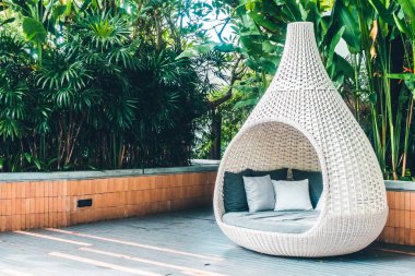 Kanepe dekorasyon açık veranda tropikal ve doğa manzaralı konforlu yastık