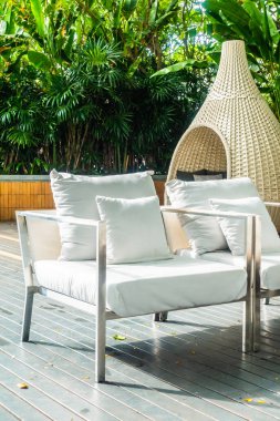 Kanepe dekorasyon açık veranda tropikal ve doğa manzaralı konforlu yastık