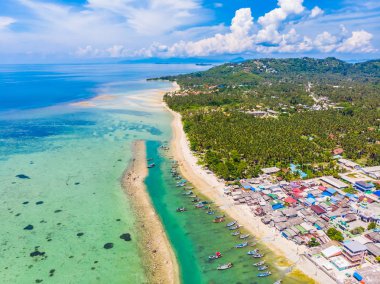Güzel tropikal plaj ve deniz hurma ve koh samui Adası seyahat ve tatil için diğer ağacında havadan görünümü