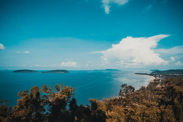 Nokta matsee deniz ve dağ ile Tayland chumphon ilinde görüntülemek