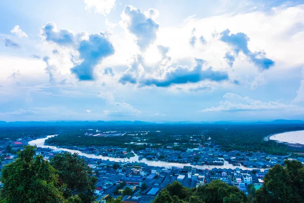 Nokta matsee deniz ve dağ ile Tayland chumphon ilinde görüntülemek