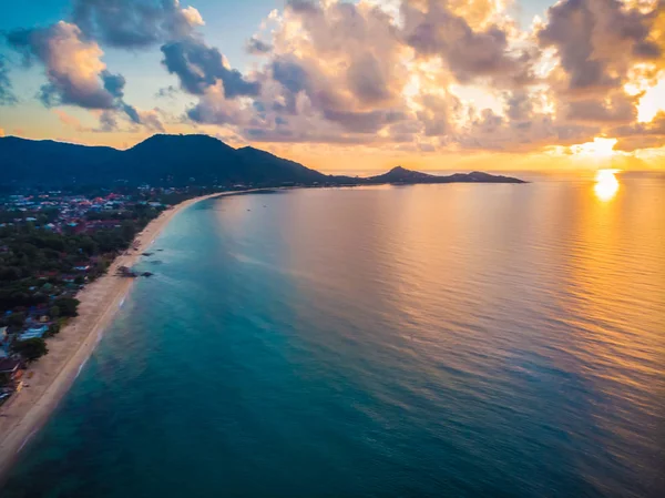 Plaj ve deniz ya da okyanus koh samui Adası Tayland seyahat ve tatil için güzel havadan görünümü