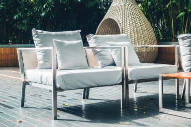 Kanepe dekorasyon açık veranda tropikal ve doğa manzaralı konforlu yastık