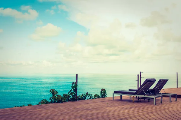 Vackra Tropiska Havet Havet Och Blå Himmel Bakgrund Med Säng — Stockfoto