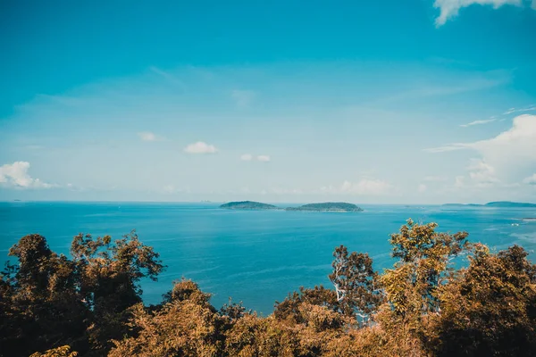 Nokta matsee deniz ve dağ ile Tayland chumphon ilinde görüntülemek