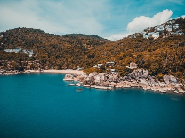 Güzel tropikal plaj ve deniz hurma ve koh samui Adası seyahat ve tatil için diğer ağacında havadan görünümü