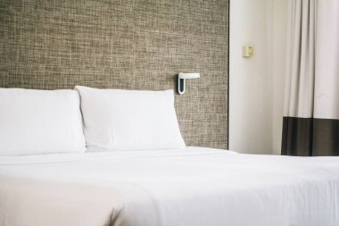 Otel yatak yatak dekorasyon iç beyaz rahat yastık