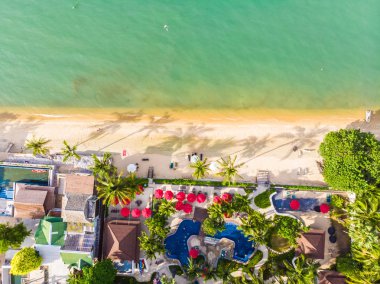 Güzel tropikal plaj ve deniz hurma ve koh samui Adası seyahat ve tatil için diğer ağacında havadan görünümü