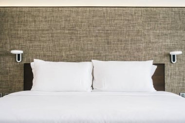 Otel yatak yatak dekorasyon iç beyaz rahat yastık