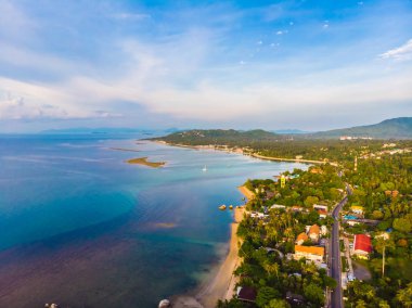 Güzel tropikal plaj ve deniz hurma ve koh samui Adası seyahat ve tatil için diğer ağacında havadan görünümü