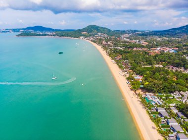 Güzel tropikal plaj ve deniz hurma ve koh samui Adası seyahat ve tatil için diğer ağacında havadan görünümü