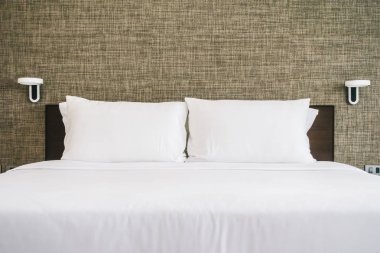 Otel yatak yatak dekorasyon iç beyaz rahat yastık