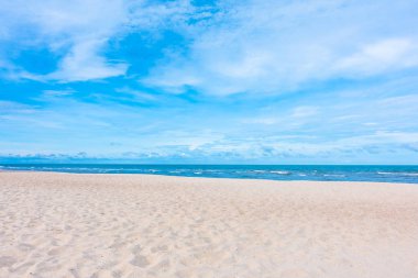 Seyahat ve tatil için güzel tropikal plaj ve deniz manzara