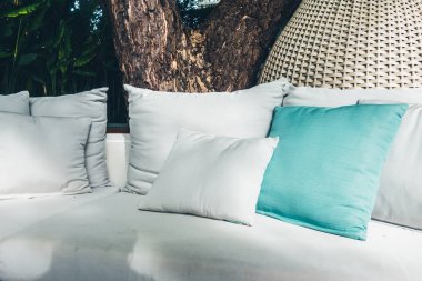 Kanepe dekorasyon açık veranda tropikal ve doğa manzaralı konforlu yastık