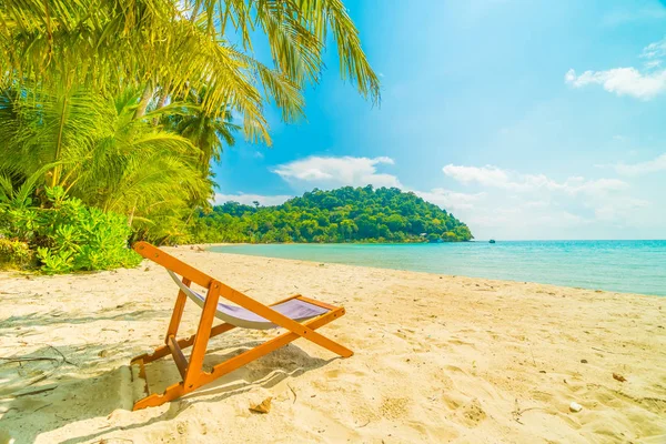 Chaise Sur Belle Plage Tropicale Mer Avec Cocotier Dans Île — Photo