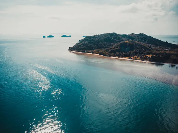 Güzel tropikal plaj ve deniz hurma ve koh samui Adası seyahat ve tatil için diğer ağacında havadan görünümü