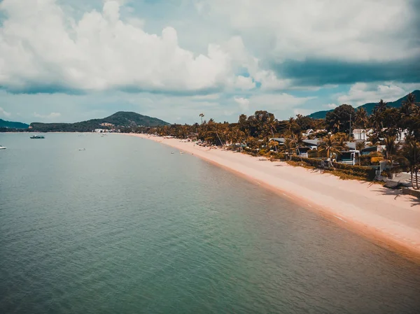 Vista Aérea Hermosa Playa Tropical Mar Con Palmeras Otros Árboles — Foto de Stock