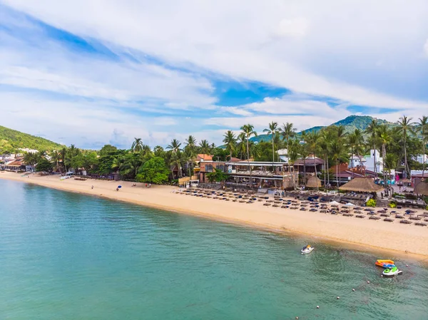 Güzel tropikal plaj ve deniz hurma ve koh samui Adası seyahat ve tatil için diğer ağacında havadan görünümü