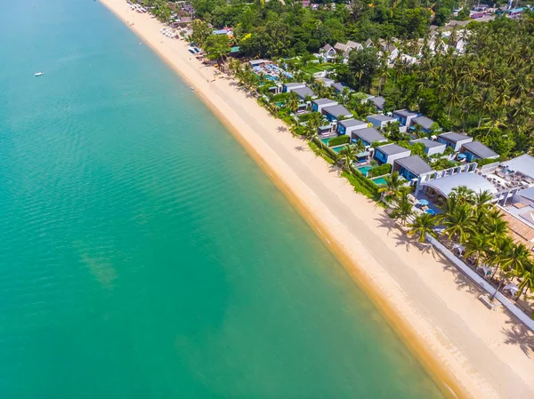 Güzel tropikal plaj ve deniz hurma ve koh samui Adası seyahat ve tatil için diğer ağacında havadan görünümü