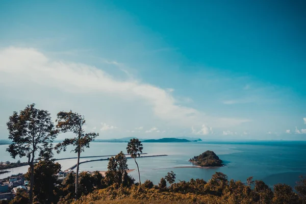 Nokta matsee deniz ve dağ ile Tayland chumphon ilinde görüntülemek