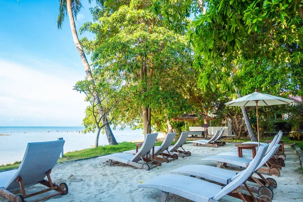 Beautiful Outdoor View Umbrella Chair Beach Sea Coconut Palm Tree — Stock Photo, Image