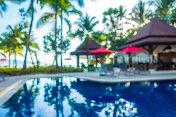 Soyut bulanıklık ve ufuk güzel açık yüzme havuzunda otel ve tatil seyahat ve tatil için