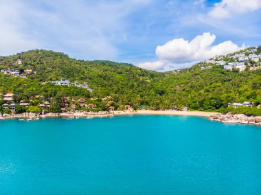 Güzel tropikal plaj ve deniz hurma ve koh samui Adası seyahat ve tatil için diğer ağacında havadan görünümü