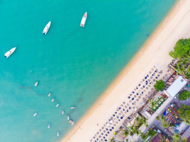 Güzel tropikal plaj ve deniz hurma ve koh samui Adası seyahat ve tatil için diğer ağacında havadan görünümü